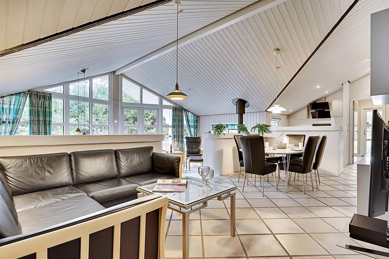 Beautiful home in Blåvand w/ 4 Bedrooms, Sauna and Wifi in Blavand, Varde Region