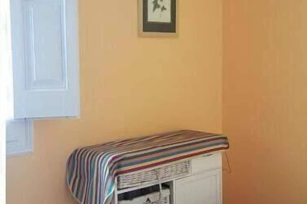Entire apartment, Apartment 'Pis Romàntic A Tremp' with Balcony, Wi-Fi and Air Conditioning in Tremp, Spanish Pyrenees