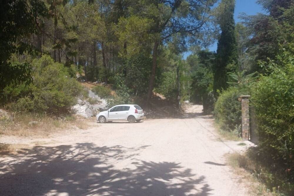 Chalet Pour 2 Personnes au Cœur de la Pinède Entre Aix-en-provence et Marseille in La Bouilladisse, Marseille und Umgebung