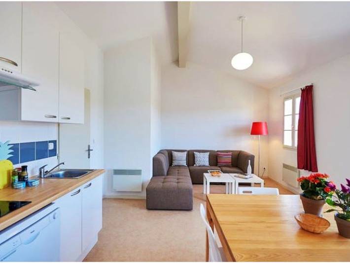 Location de vacances pour 6 personnes, avec terrasse et piscine à Carla-Bayle