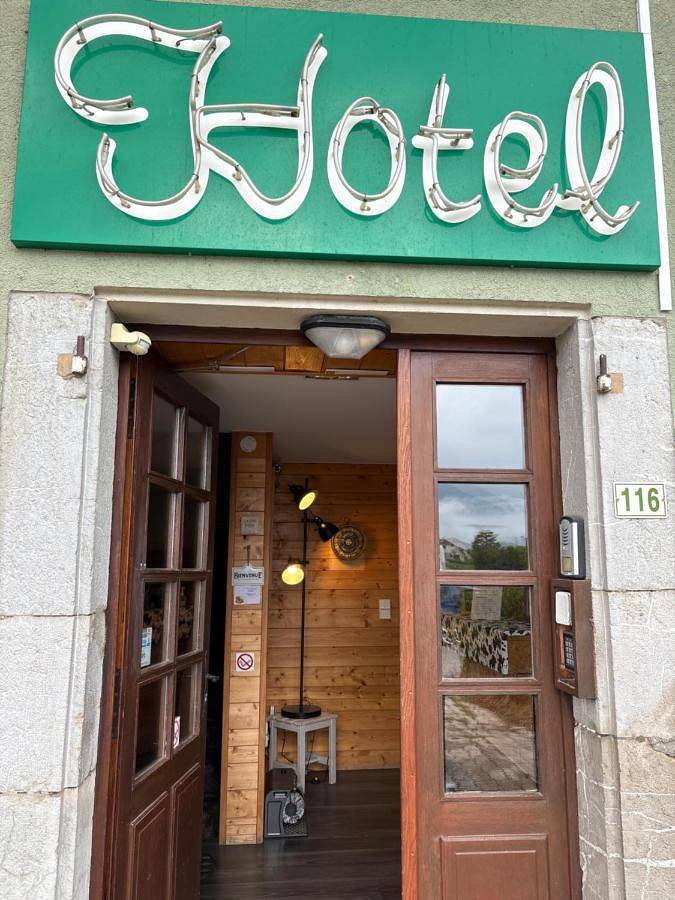 Hôtel pour 4 personnes, avec Terrasse ainsi que Jardin et Vue