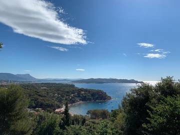 Gîte pour 4 personnes, avec jardin et piscine ainsi que jacuzzi et bassin pour enfant à La Seyne-sur-Mer