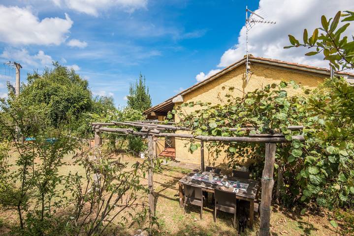 Appartamento intero, Appartamento di vacanza 'Glicine' con vista sulle montagne, piscina condivisa e Wi-Fi in Montieri, Provincia di Grosseto