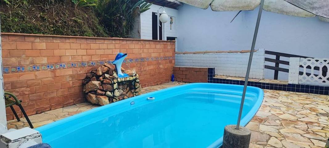 Casas e apartamentos de temporada para 2 pessoas, com piscina e jardim e ainda terraço em Guararema
