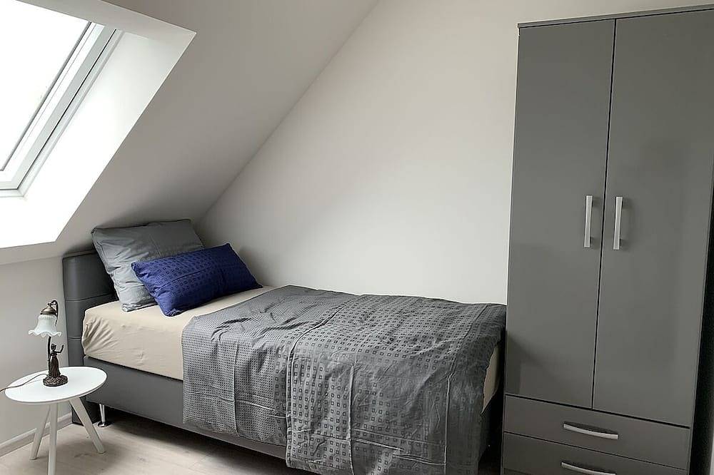 Ganze Wohnung, Vogelzug, Ferienwohnung in \"De Feerjenhusen\" am Haubarg von Vollerwiek in Vollerwiek, Eiderstedt