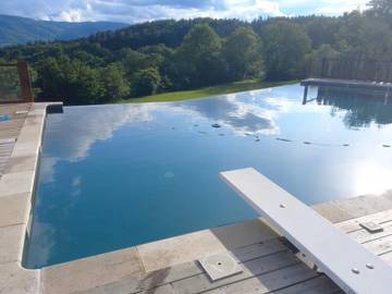 Gîte pour 14 personnes, avec piscine et jardin, animaux acceptés à Pont-de-Larn