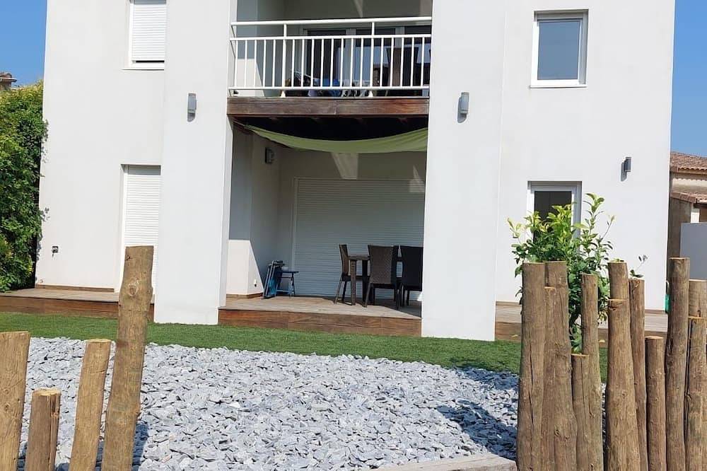 Entire apartment, Lovely 1st floor apartment in recent house - 5' walk to the beach in Venzolasca, Corte region