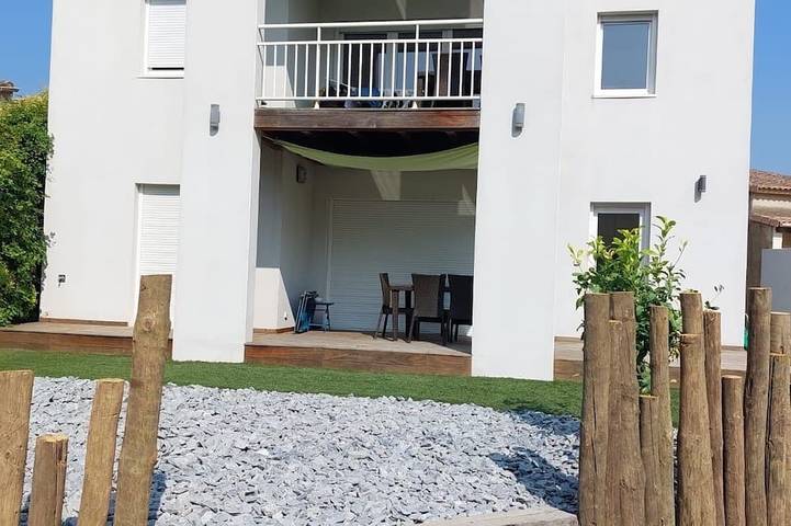 Appartement de vacances pour 6 personnes, avec balcon et piscine