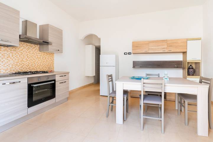 Entire apartment, Holiday Home 'Db - Alloro' with Private Garden, Wi-Fi and Air Conditioning in Giurdignano, Lecce Province