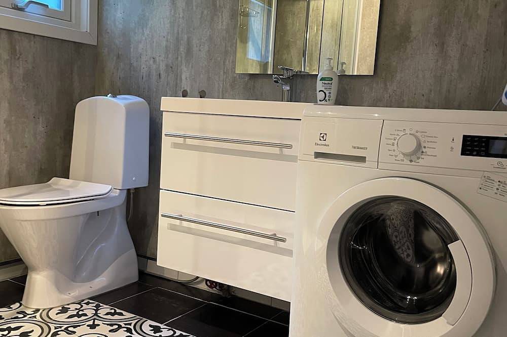 Ganze Wohnung, Charming carriage house with axes to heated pool in Råde