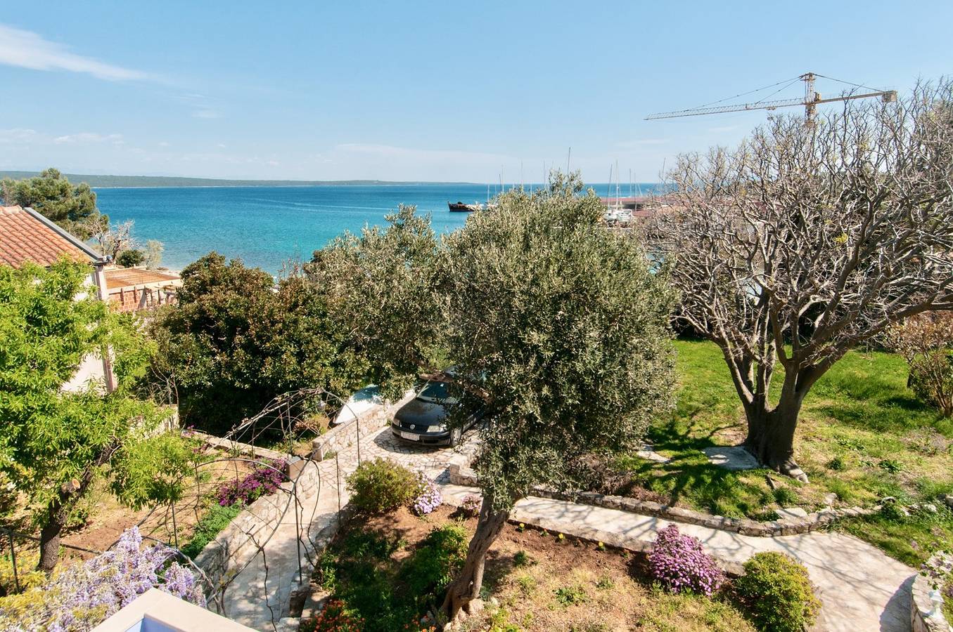 Ganze Wohnung, Ferienwohnung Clara mit 2 Terrassen mit Meerblick 30m vom Strand in Nerezine, Lošinj