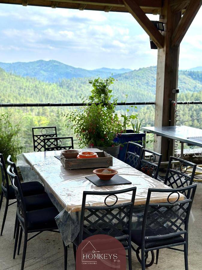 Gîte pour 4 personnes, avec jardin ainsi que sauna et piscine à Concoules