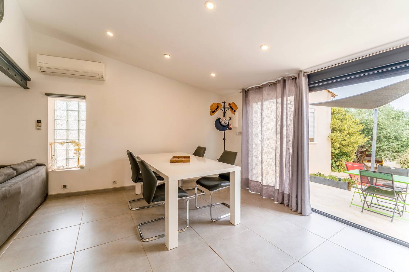 Appartement entier, Appartement "Gite" avec terrasse privée, Wi-Fi et climatisation in Saze, Région de Nîmes
