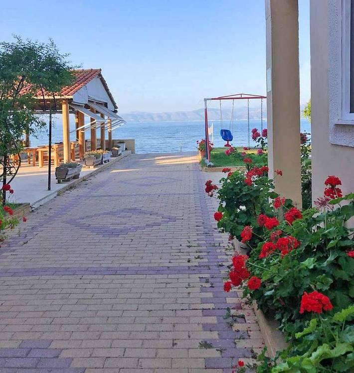 Appart’hôtel pour 2 personnes, avec Balcon et Terrasse ainsi que Jardin et Vue