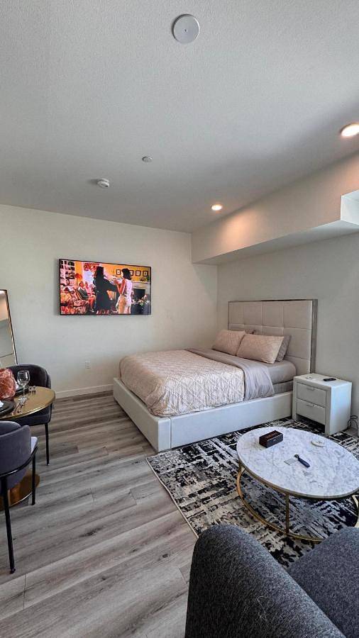 Apartahotel para 2 personas, con vistas además de terraza y piscina en Los Angeles