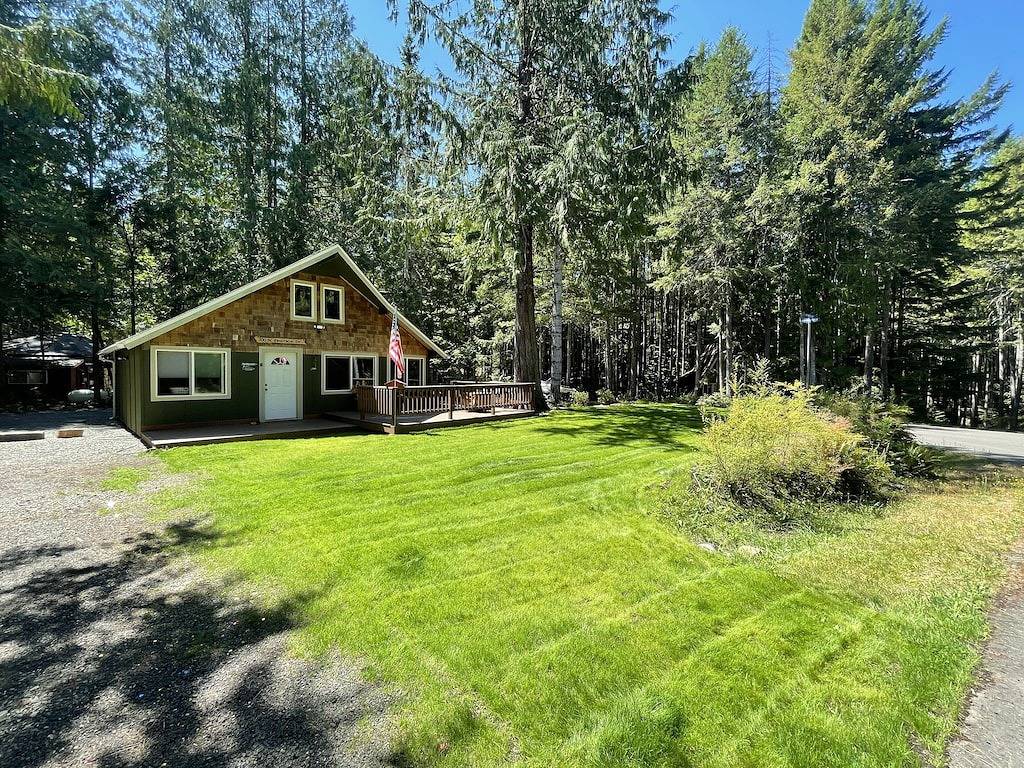 Lake Cushman Cabin with Private Access to Lake & Park in Lake Cushman
