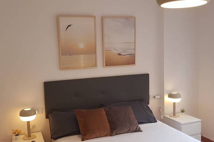 Entire apartment, Spacious Downtown Apartment in Distrito Centro (Gijón), Gijón