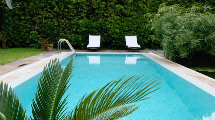 Alojamiento y desayuno para 4 personas, con jardín además de vistas y piscina - 1