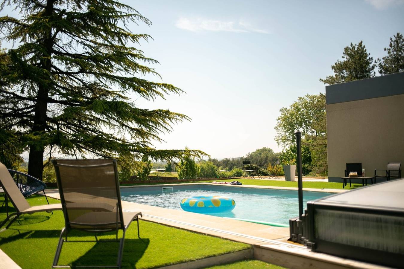 Villa montplaisir 180 m² : jacuzzi, piscine, parc 2000 m² in Charmes-sur-Rhône, Privas