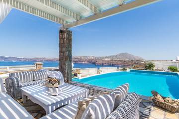 Villa pour 10 personnes, avec terrasse ainsi que jardin et jacuzzi à Santorin