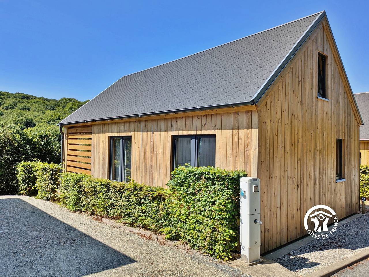 Chalet confortable 4 pers., terrasse, 2 chambres au camping de Coupeau in Saint-Berthevin, Mayenne