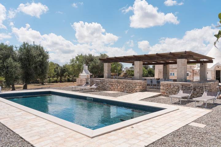 Holiday Home 'Aletheia' with Private Pool, Wi-Fi and Air Conditioning in Ceglie Messapica, Salento