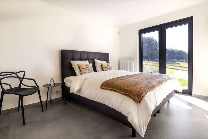 Location de vacances pour 8 personnes, avec terrasse ainsi que jacuzzi et jardin à Frasnes-lez-Anvaing - 2