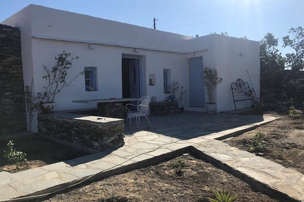 Charming Cycladic Farm in Kastro, Cyclades