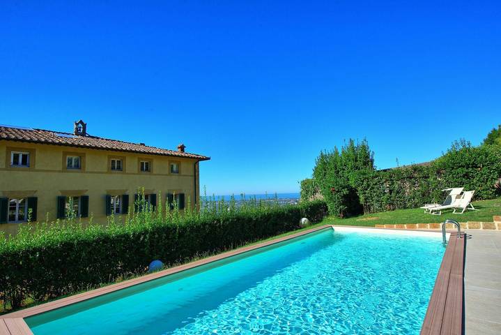 Villa for 14 personer, med Terrasse og Badebasseng i Versilia