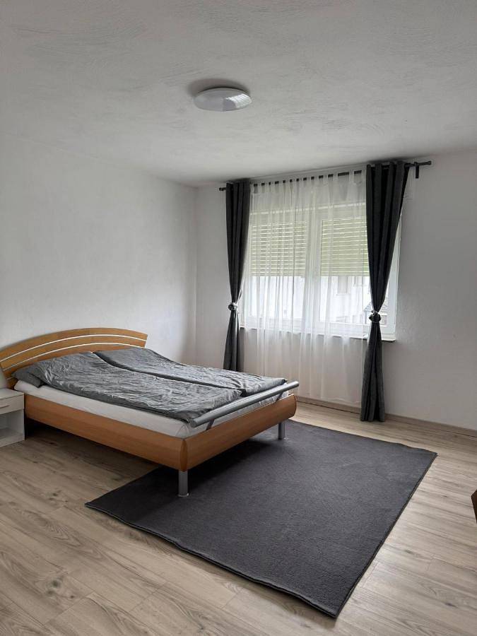 Ferienwohnung für 2 Personen, mit Terrasse und Garten sowie Ausblick in Ransbach-Baumbach