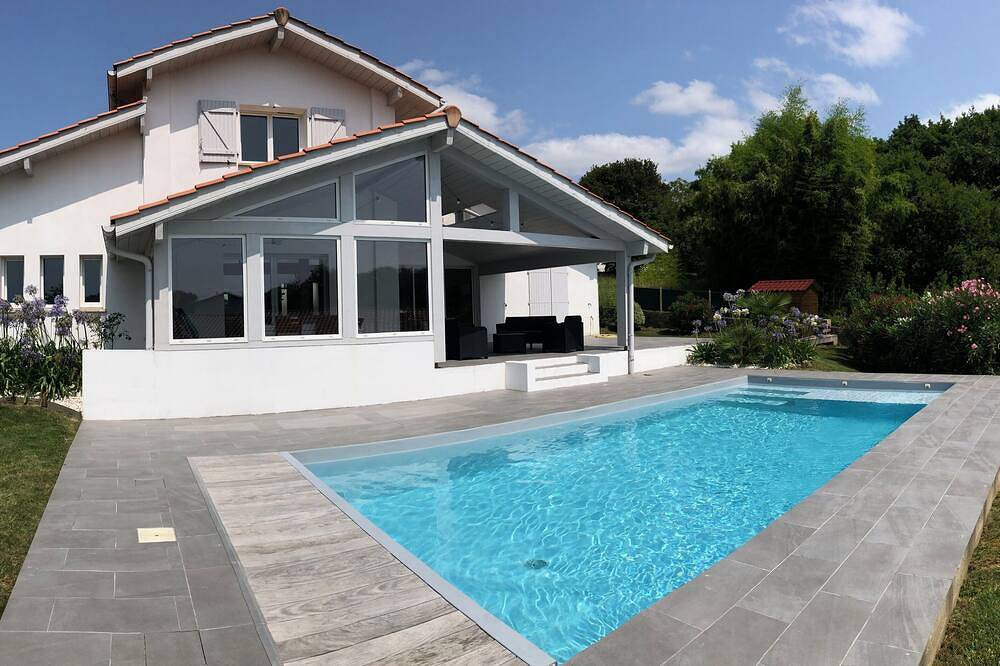 Villa récente avec piscine aux portes de Biarritz in Arbonne, Région de Bayonne