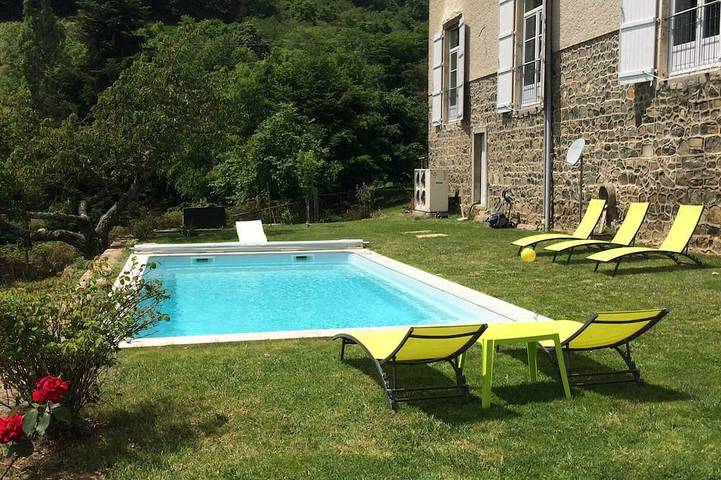 Location de vacances pour 10 personnes, avec Terrasse et Jardin à Quincié-en-Beaujolais