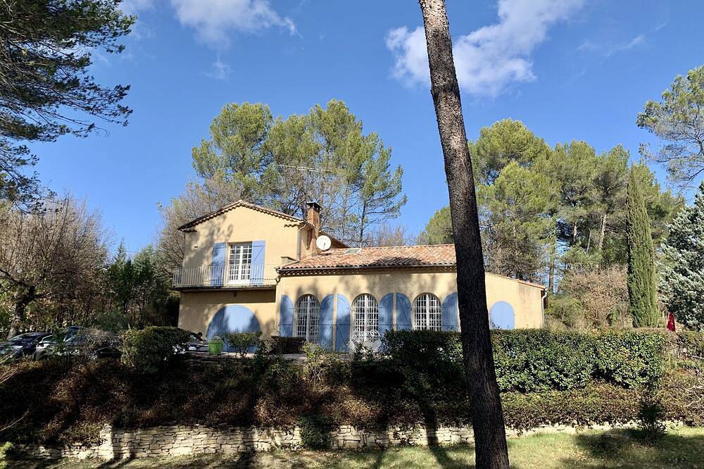Villa near Golf du Lubéron in Pierrevert, Parc naturel régional du Luberon