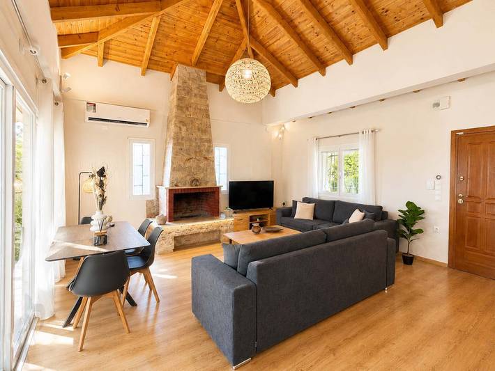 Vacation rental for 10 people, with yard, with pets in Corinth