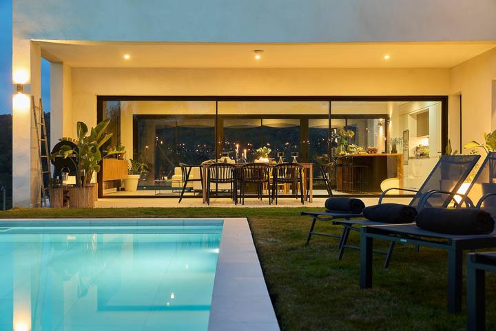 Chalet para 10 personas, con piscina además de jardín y balcón, Familias con niños en Garraf - 2