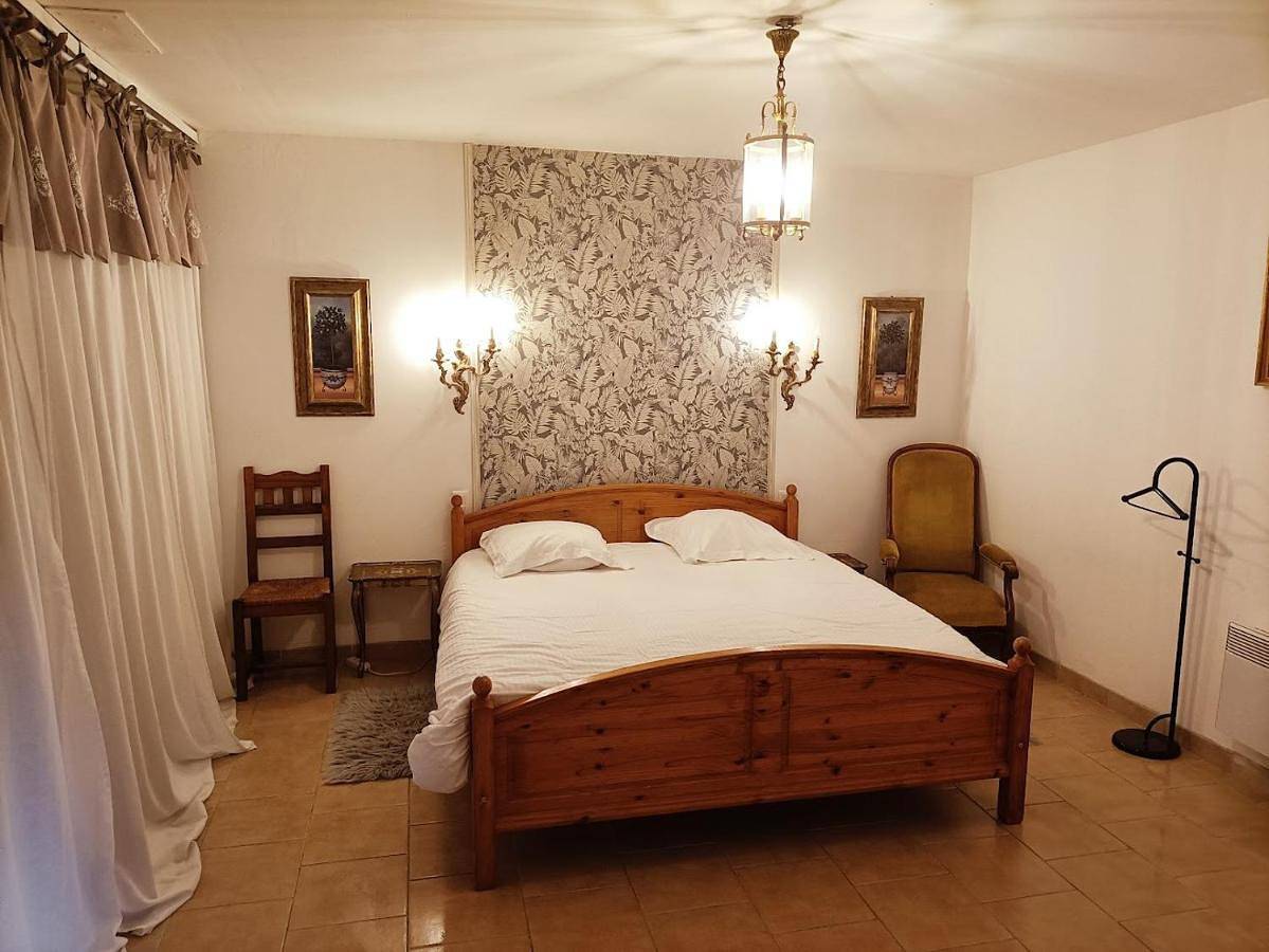 Appartement entier, One-Bedroom Apartment with Terrace in La Roque-d'Anthéron, Région d'Aix-en-Provence