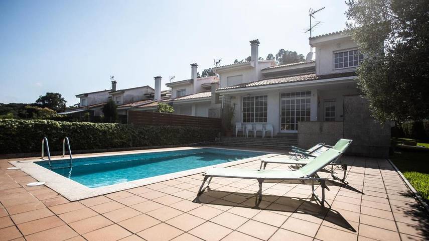 Location de vacances pour 8 personnes, avec terrasse ainsi que vue et piscine, animaux acceptés à Tomiño - 3