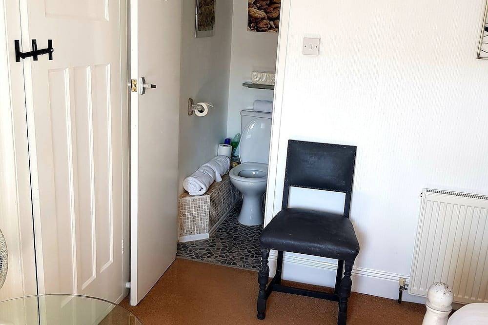 Room 6 double bedroom in Paignton, Torbay