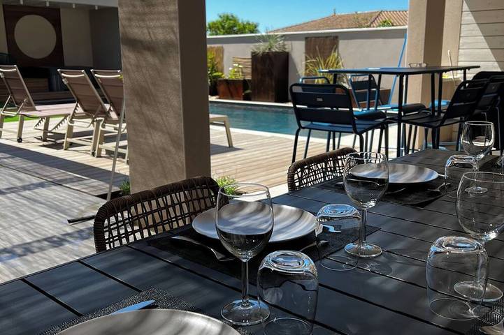 Maison de vacances pour 15 personnes, avec jacuzzi à Magalas