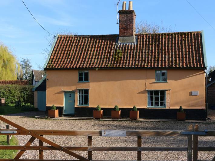 Cottage for 4 people, with garden, with pets in Suffolk Coastal
