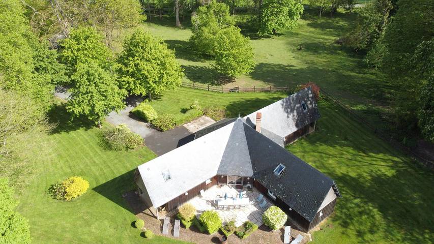 Gîte pour 15 personnes, avec Terrasse ainsi que Jardin et Vue
