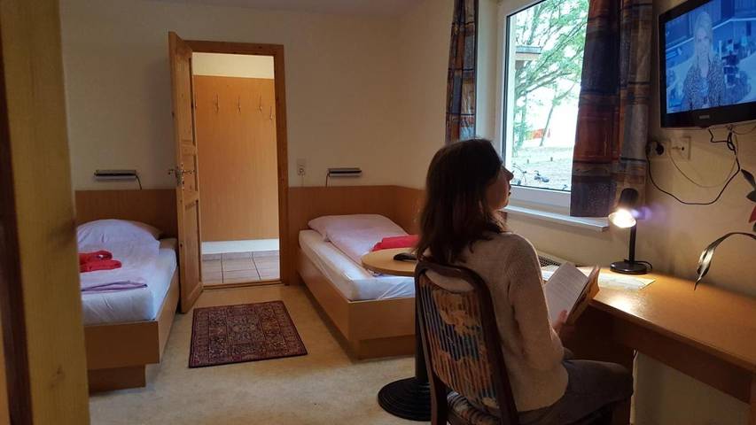 Hostel für 4 Personen, mit Whirlpool und Sauna sowie Garten in Dobin am See - 2