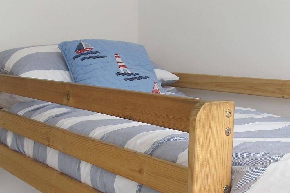 Chloe Cottage - Family friendly fishermans cottage close to the beach and harbou in Whitstable, Kent