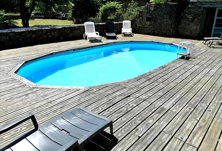 Location de vacances pour 8 personnes, avec Terrasse et Jardin ainsi que Piscine et Vue à Pleugriffet