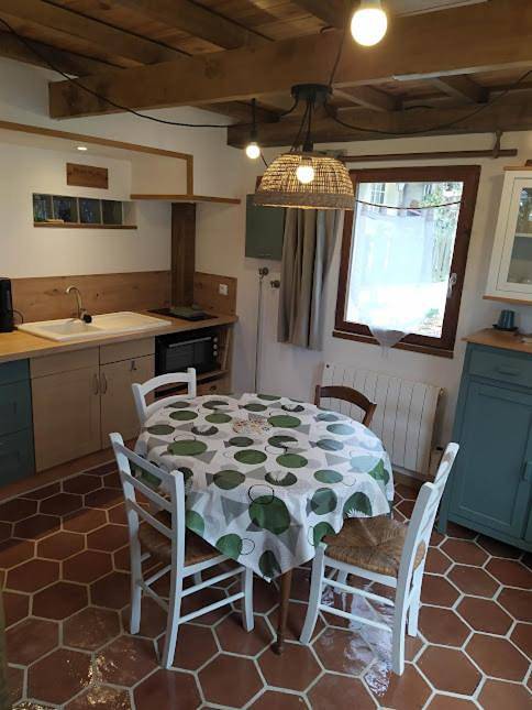 Location de vacances pour 4 personnes, avec jardin et terrasse à Montabon