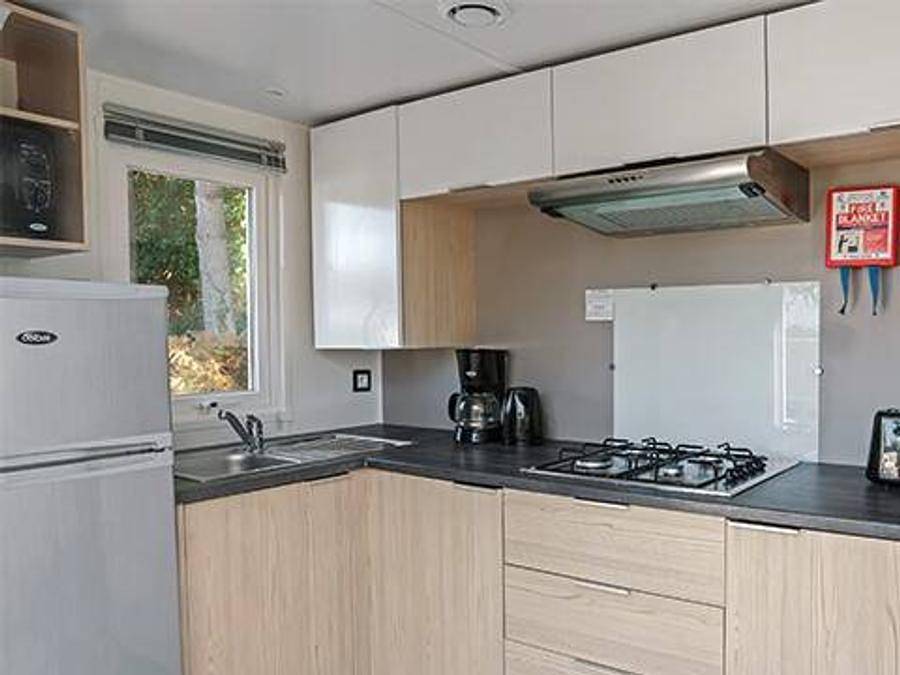 Camping Le Sainte Marie - Mobilhome 4 personnes - Mobil-home | Comfort | 2 Ch. | 4 Pers. | Terrasse surélevée | Tv in Sainte-Marie-la-Mer, Côte d'Améthyste