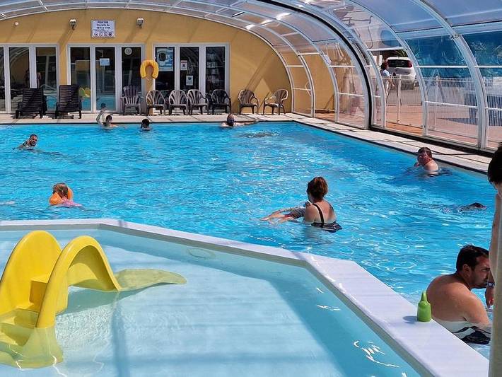 Camping pour 4 personnes, avec Terrasse et Bassin pour enfant