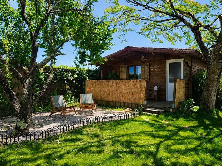Chalet pour 2 personnes, avec jardin ainsi que vue et piscine