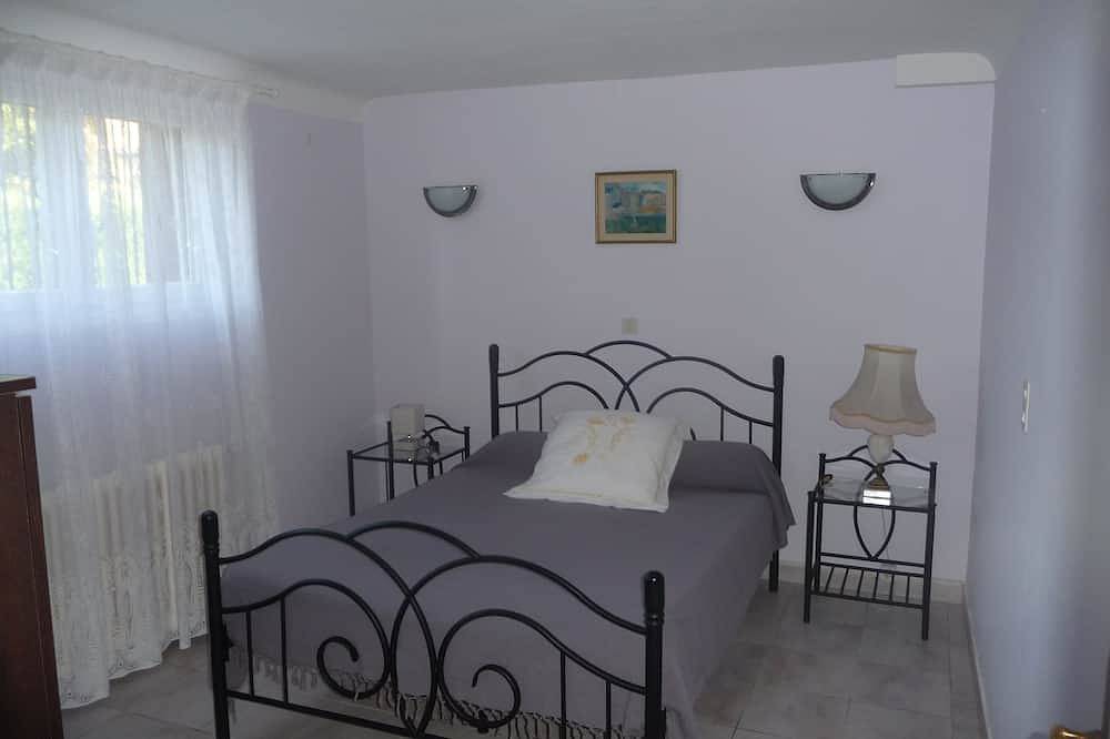 Apartamento entero, Spacious apartment in villa with large private garden and terrace near the sea in Anglet, Region de Bayona