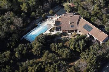 Location de vacances pour 10 personnes, avec jardin à Régusse